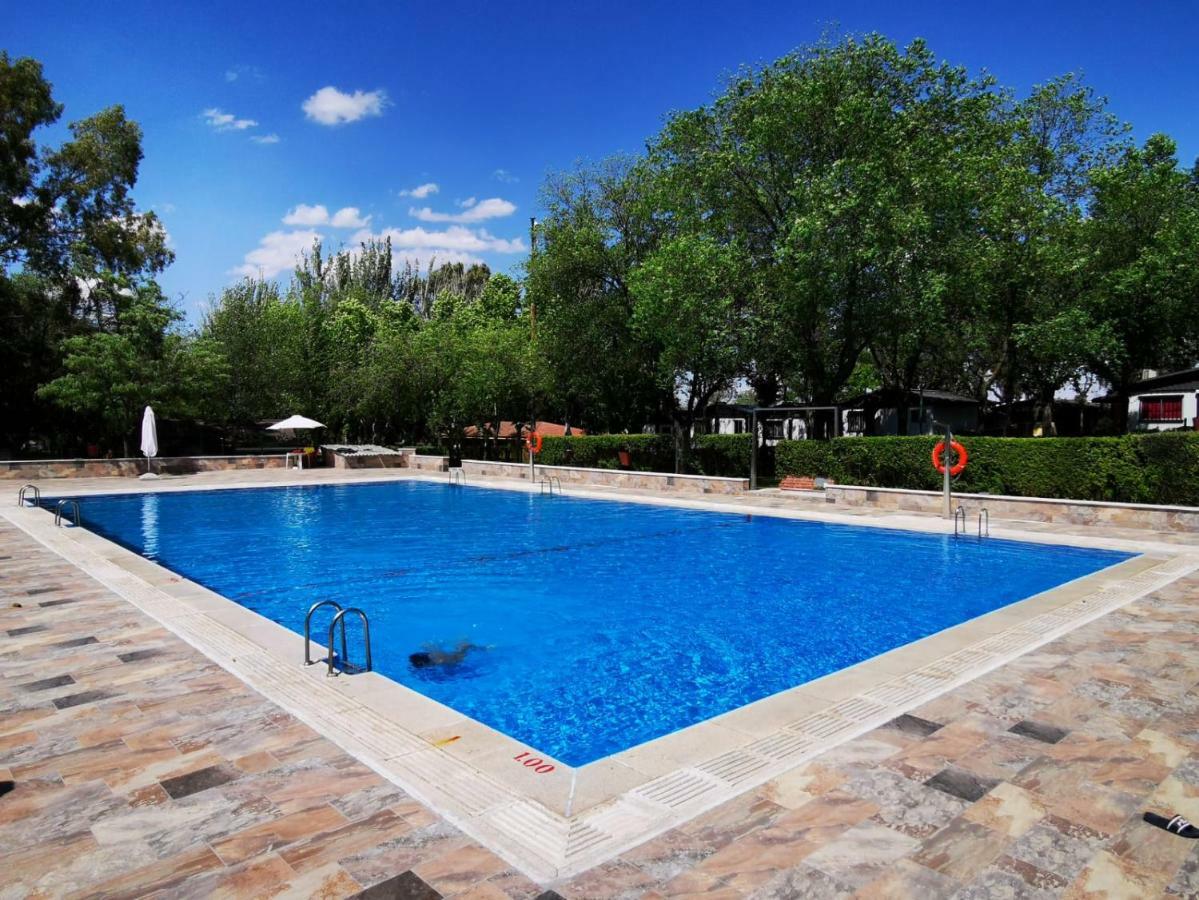Bungalows Alpha Getafe Extérieur photo